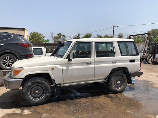 Land cruiser hzj76 2016