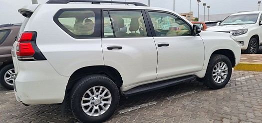 For rent Toyota land cruiser prado