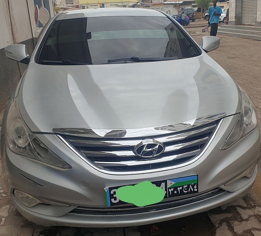 Hyundai Sonata en bon état a VENDRE a Djibouti NEGOCIABLE