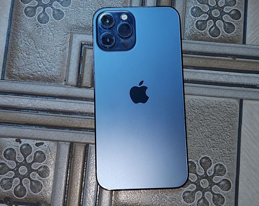 Téléphone Iphone 12 Pro Max.