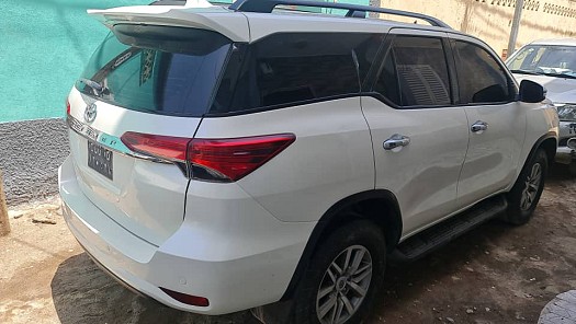 TOYOTA FORTUNER 2019