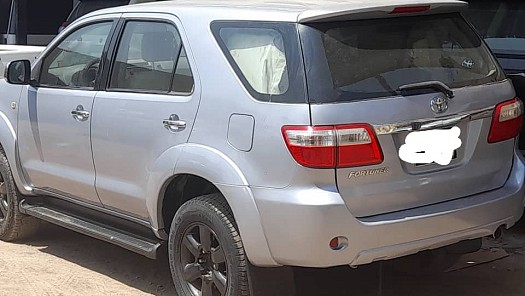 Voiture Fortuner Ancien Modèle
