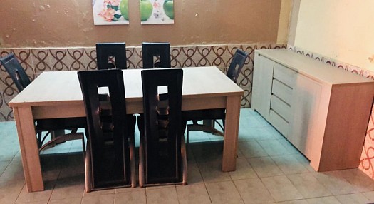 Table à manger (6 chaises) + Living