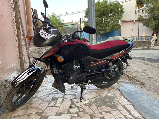 MOTO Hero 150