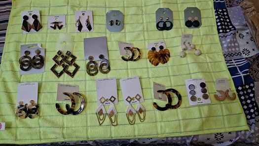 Nouvel arrivage de Belgique : colliers, bracelets, boucles d\'oreilles