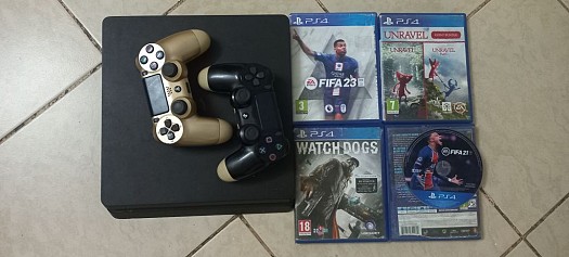 Ps4 avec des jeux et 2 manettes