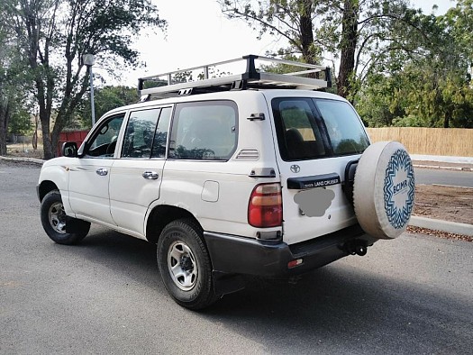 Toyota Land Cruiser HZJ 105