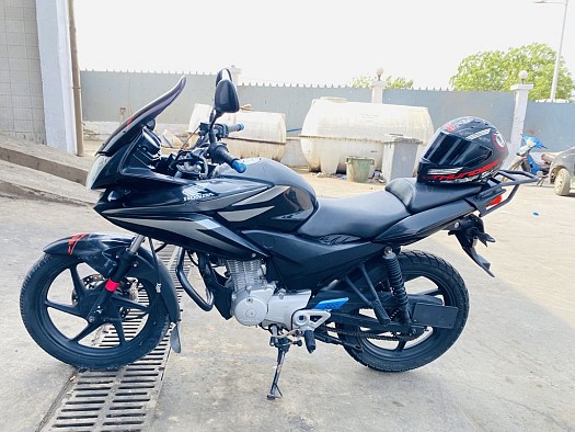 Moto Marque Honda CBF 125. Location Minimum 1 Semaine.