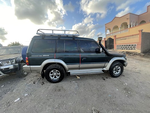 Mitsubishi Pajero V46