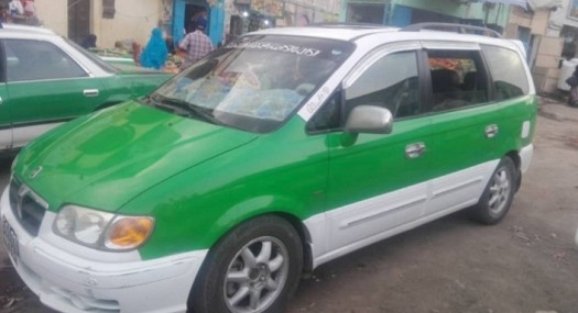 Voiture taxi vert Hyundai