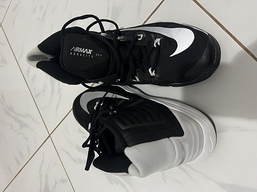 Chaussures Nike Taille : 43 ?� Djibouti