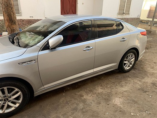 Voiture de Marque Kiaa k5 très bien entretenue.