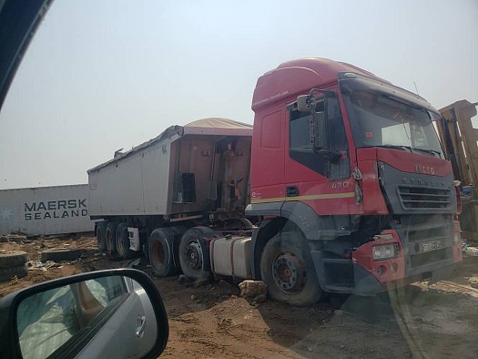 Camion Marque Iveco plus 3 Remorque