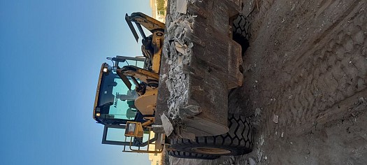 Bulldozer avec chauffeur et carburant inclus à 15.000 FD l\'heure.