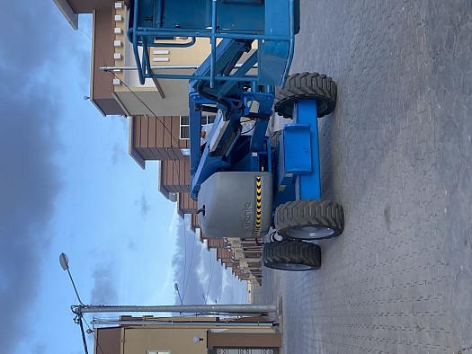 Genie boom lift