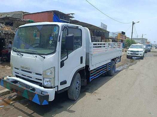 Dina Isuzu Obama