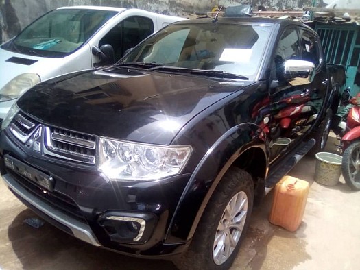 location Pick up L200 tres bon état