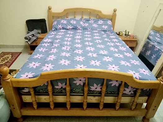 Lit double avec commode