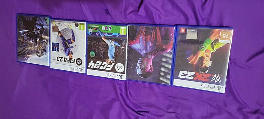 Jeux CD PS5 en excellent état, prix négociable