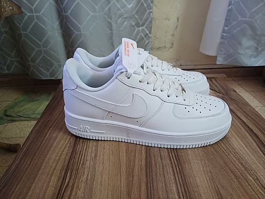 Chaussures Nike Air Force 1 Blanches - Taille 43.5 - Neuves