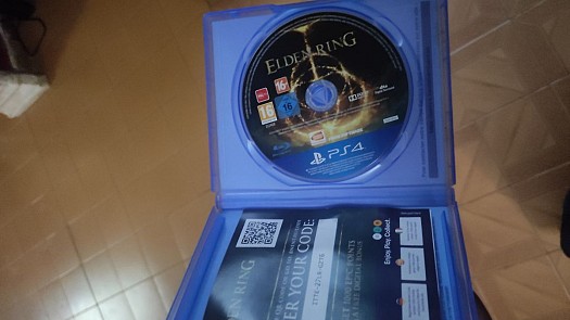 Jeu PS4 Elden Ring en excellent état, prix négociable