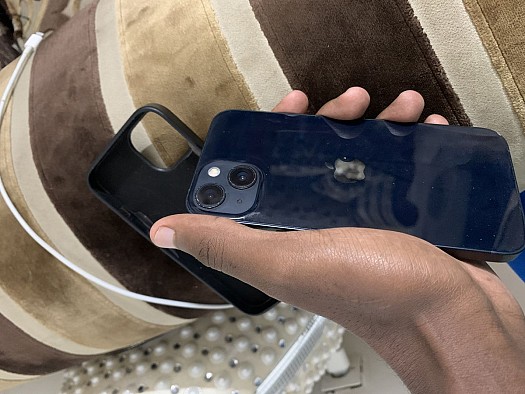 iPhone 13 bleu foncé, excellent état
