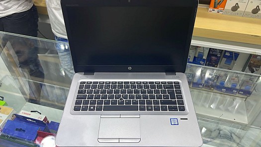 HP Elitebook 8Go RAM, 256Go, clavier lumineux et empreinte, idéal pour travail