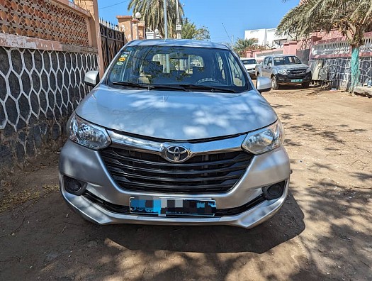Toyota Avanza 2017 7 places, AWD, excellent état