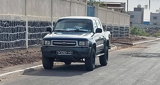 Toyota Hilux 2L Turbo, 4 roues neuves, clim, écran Android, caméra de recul