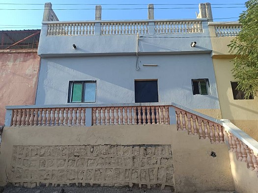 Maison spacieuse avec terrasse à Barwaqo