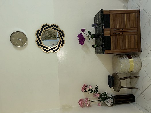 Lot de décoration : montre, armoire, miroir italien