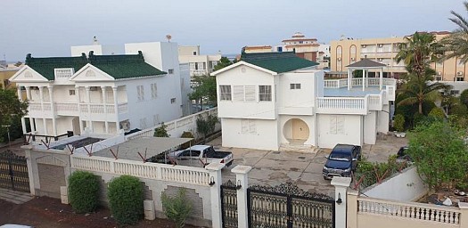 Villa spacieuse avec piscine et parking aux Hérons