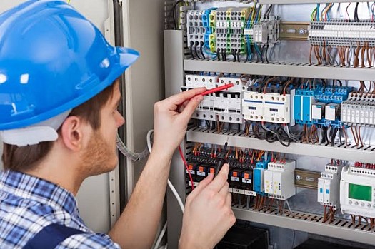 Technicien electricité diplômé avec 2 ans d\'expérience en EDD recherche emploi