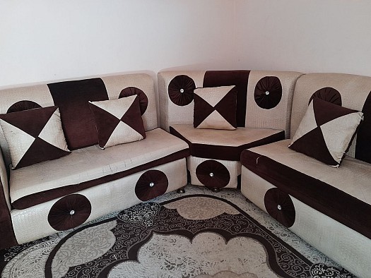 Salon et tapis en bon état
