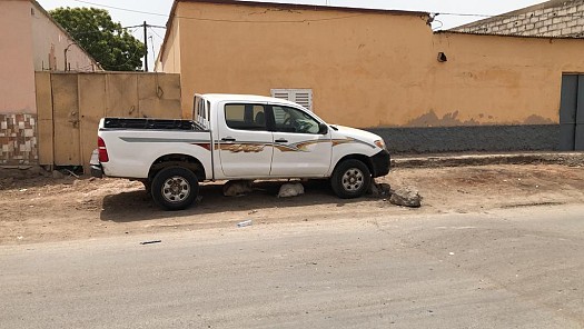 Toyota Hilux Blanc, Moteur en Bon État