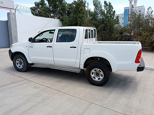 Pick-Up Hilux 2.7i en échange contre petit 4x4