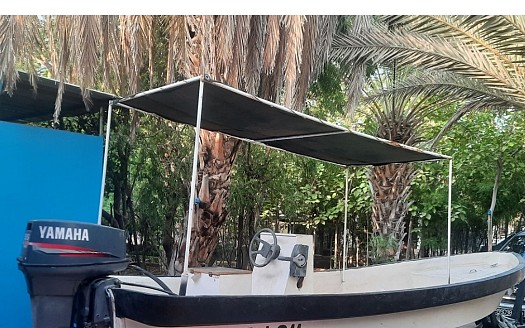Bateau volant Yamaha 6m, moteur 55 cv, 4 bidons à essence et gilets inclus