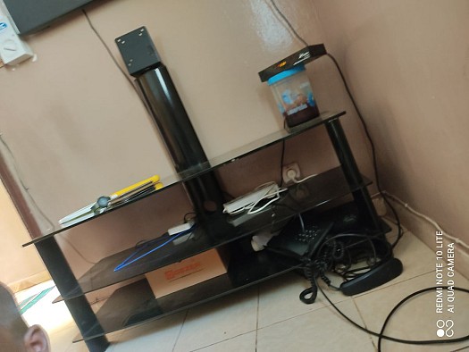 Table TV en bon état, prix négociable