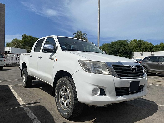 Voiture Toyota Hilux, manuelle 4x4, en excellent état