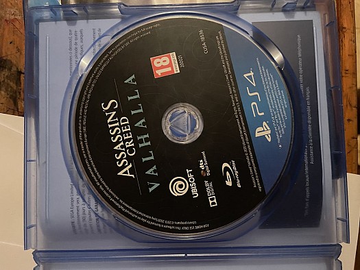 Assassin's Creed Valhalla sur PS4 en excellent état