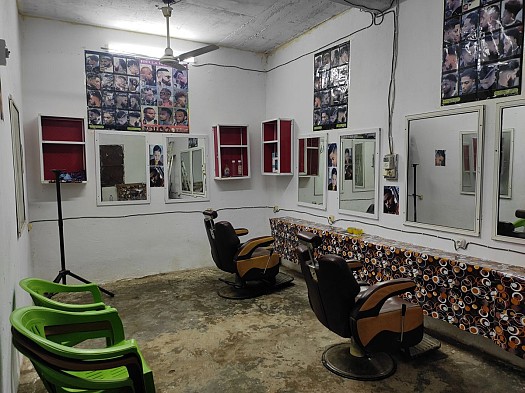 Vente spéciale matériel coiffure homme - miroirs, chaises, tondeuses et plus!