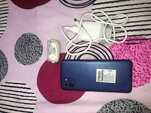 Samsung A03 32 Go - Comme neuf avec chargeur et écouteurs