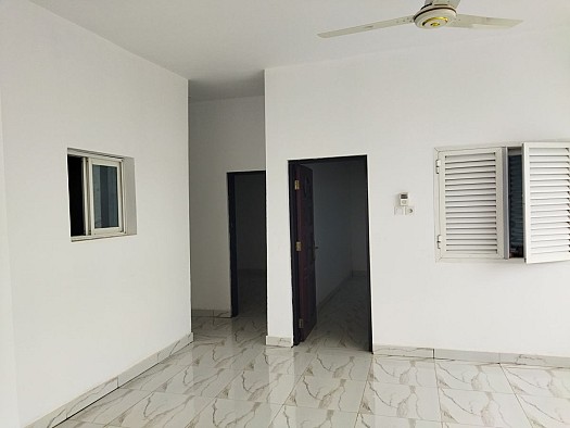 Maison neuve jamais habitée avec 3 chambres et une grande terrasse au à louer au Cité Gargare (pk13)