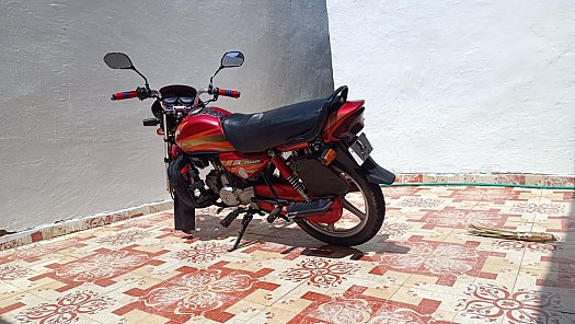 Moto Héro rouge, bon état, 6 mois d\'utilisation