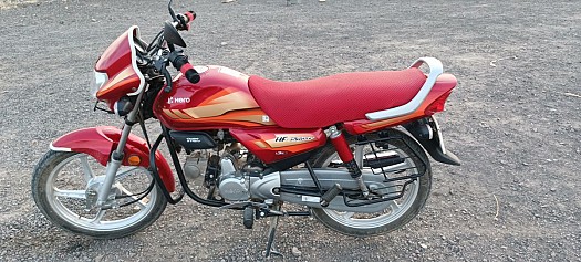 Moto Hero Deluxe 2016, bien entretenue, avec carte grise et plaque