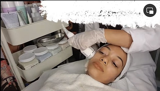 Soin du visage pour un teint éclatant chez Enti Ajmal