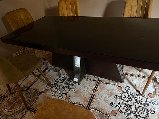 Table à manger 6 places, état neuf, prix négociable