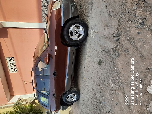Hyundai Santa Fe 2005, en excellent état, climatisée et en cuir