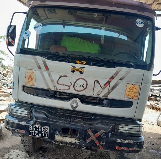 Camion citerne Renault 20 000L pour transport petrolier