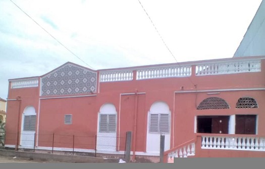 Grande maison F3 avec terrasse à Cheikh Moussa, quartier calme